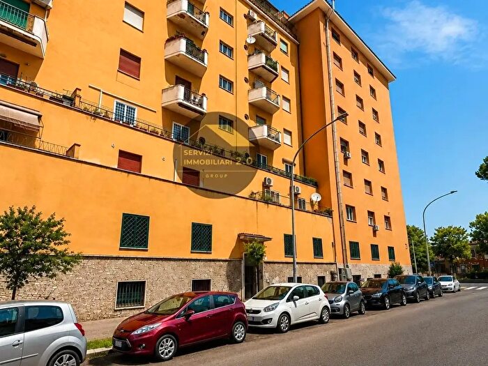 Appartamento trilocale in vendita in Via Giuseppe Arimondi, Roma