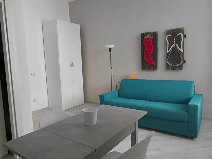 Appartamento monolocale in affitto in Via Guglielmo San Felice, Napoli