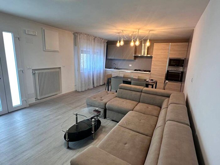 Appartamento con 5 locali in affitto in Via Nuova Trevigiana, Frazioni di Casale sul Sile, Casale sul Sile