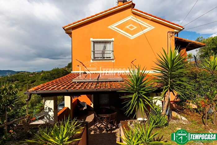 Casa con 11 locali in vendita in Via Masignano, Arcola