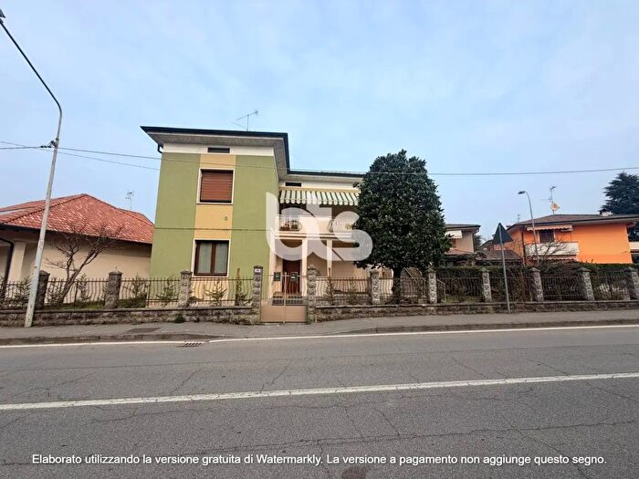 Casa con 5 locali in vendita in Via Roma, Capriolo