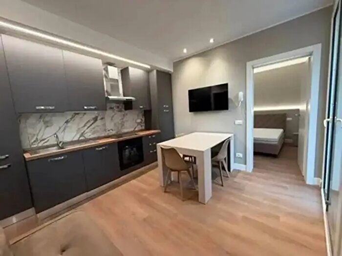 Appartamento bilocale in affitto in Via Ciovassino, Milano