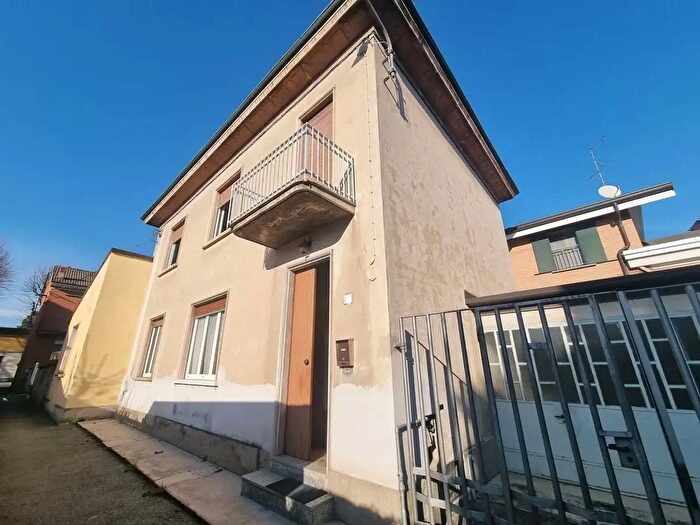 Casa con 5 locali in vendita in Via Marzabotto, Limbiate
