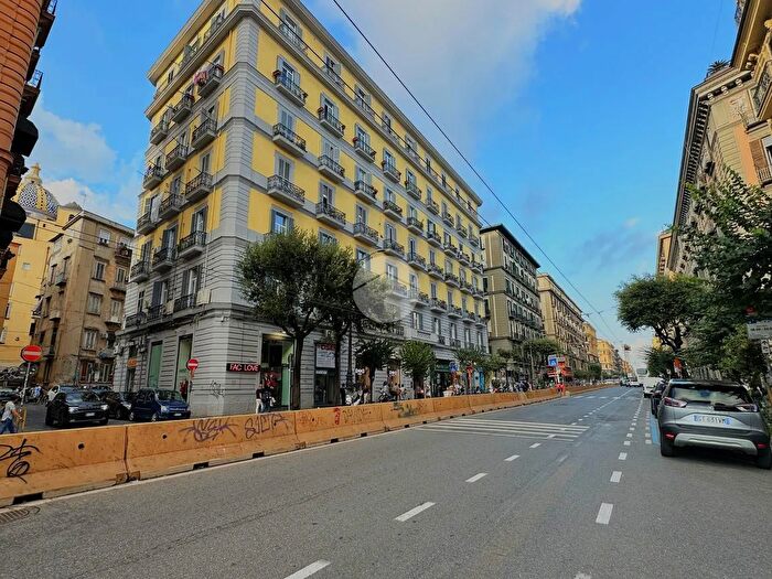 Appartamento trilocale in vendita in Via Grande Orefici, Napoli