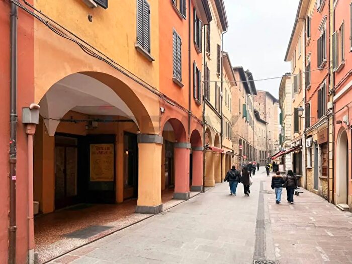 Appartamento trilocale in vendita in Via delle Moline, Bologna