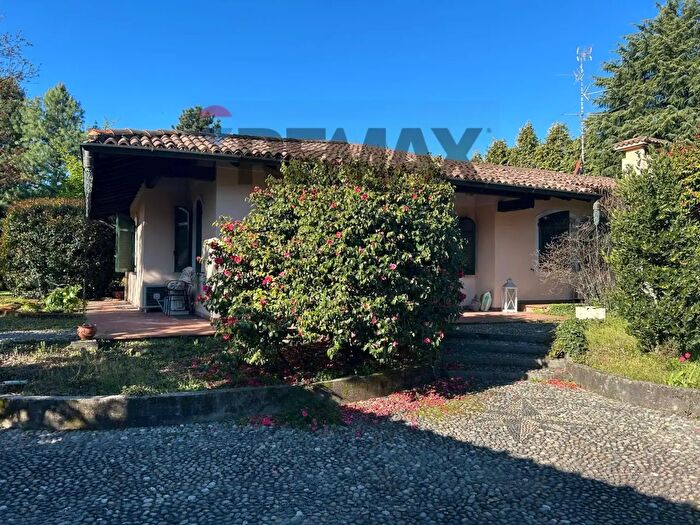 Casa con 12 locali in vendita in Via Val Grande, Gallarate