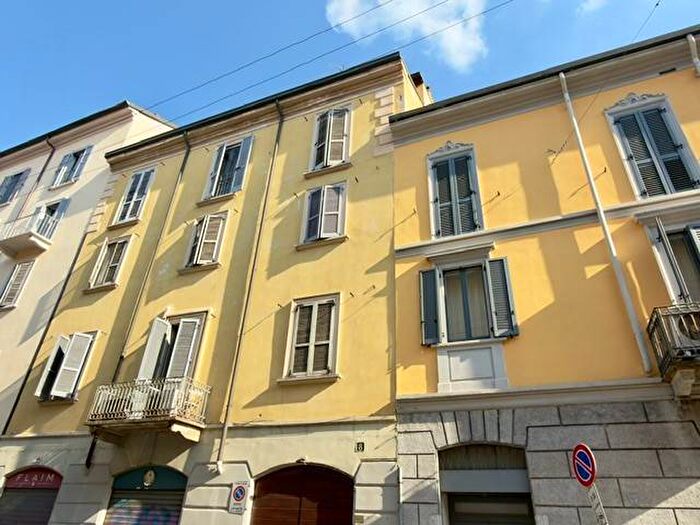 Appartamento trilocale in affitto in Via San Rocco, Porta Romana Medaglie d'Oro, Milano