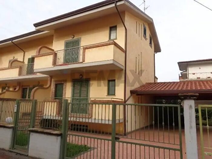 Casa con 8 locali in vendita in Via Madonna delle Grazie, Fondi