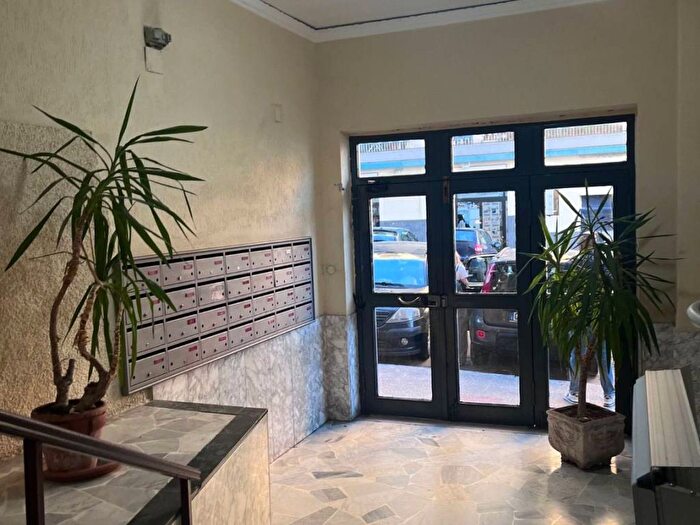 Appartamento trilocale in affitto in Via Tiberio, Fuorigrotta, Napoli