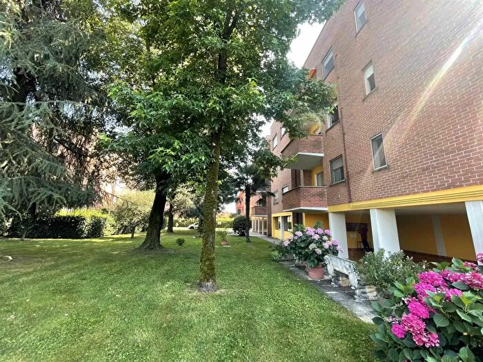 Appartamento trilocale in vendita in Via Vesture, Calvenzano