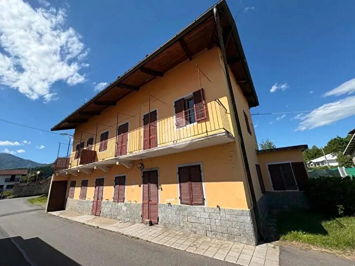 Casa con 6 locali in vendita in Strada del Caudano, Cuorgne