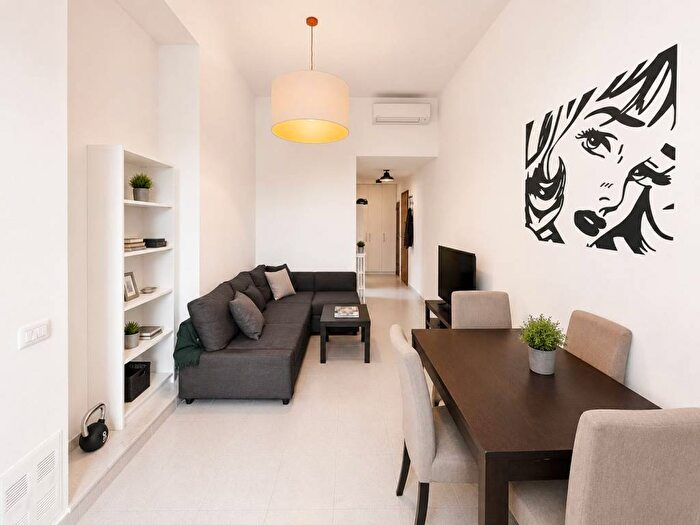 Appartamento trilocale in affitto in Alzaia Naviglio Pavese, Navigli Darsena, Milano