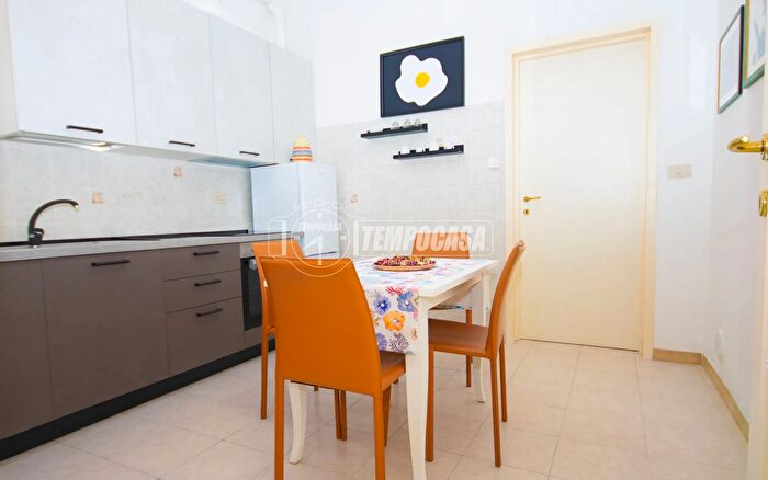 Appartamento trilocale in vendita in Via del Pratello, Bologna