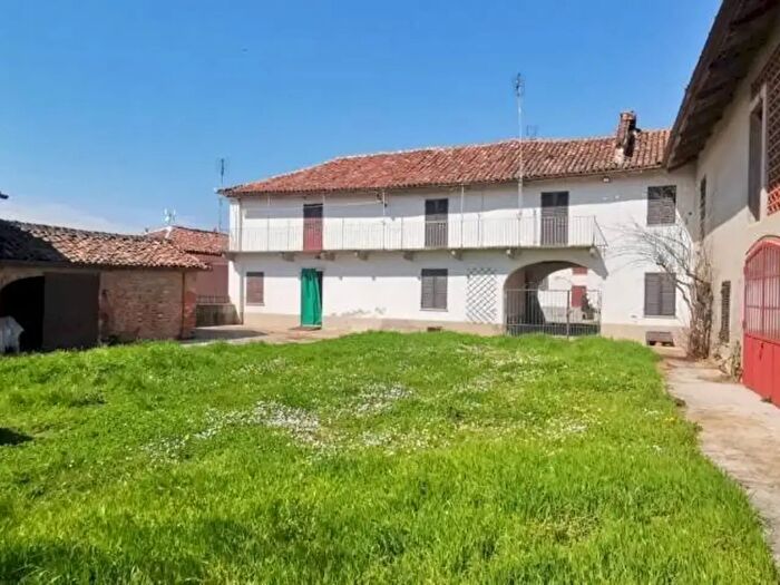 Casa con 16 locali in vendita in Piazza Anita Garibaldi, Vigliano DAsti