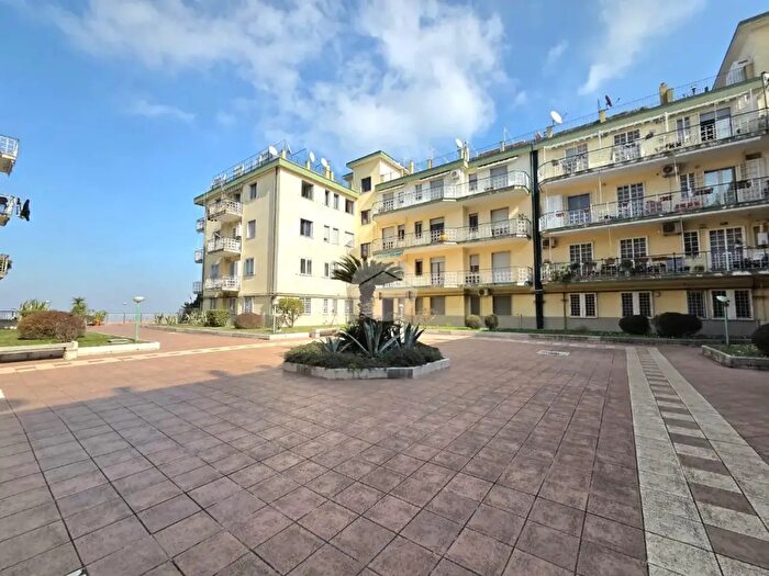 Appartamento quadrilocale in vendita in Via Michele Pietravalle, Napoli