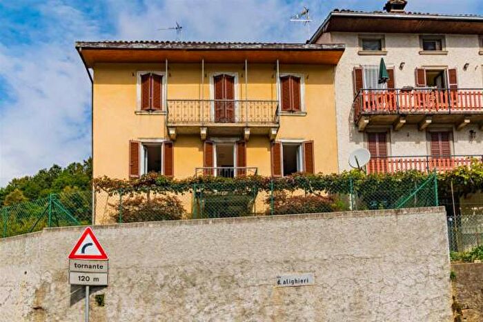Casa con 6 locali in vendita in Via Dante Alighieri, Costa Di Serina