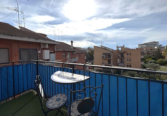 Appartamento quadrilocale in vendita in Via Varrone, Pomezia