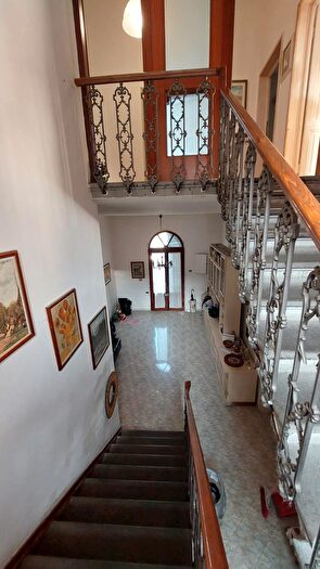 Casa con 12 locali in vendita in Vinci