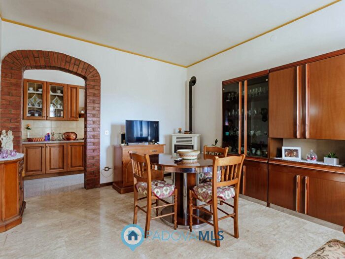 Casa con 6 locali in vendita in Via Cimitero, Agna