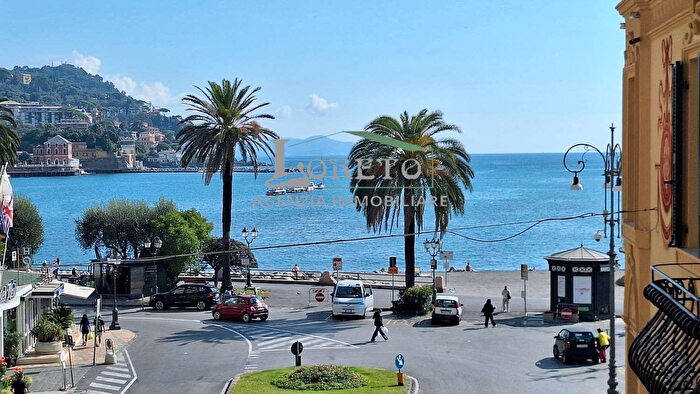 Appartamento quadrilocale in vendita in Via Giustiniani, Rapallo