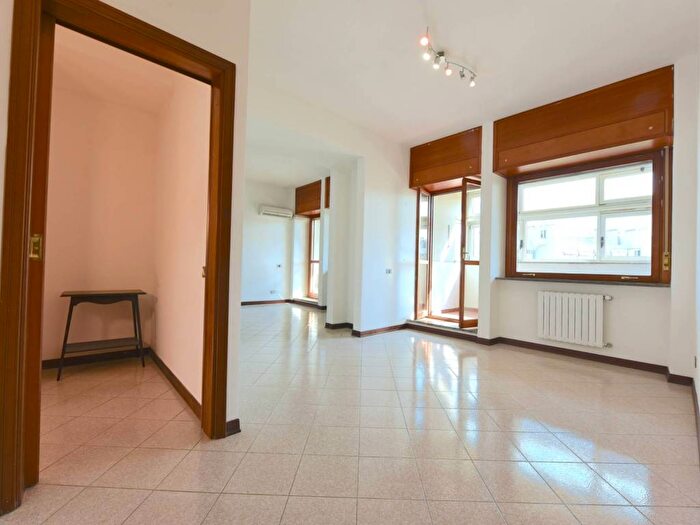 Appartamento con 5 locali in affitto in Via Paolo Barison, Tintoretto, Roma