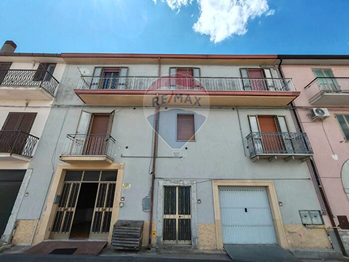 Casa con 10 locali in vendita in Via Molise, Campolattaro