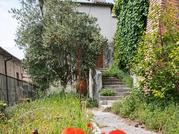 Appartamento con 5 locali in vendita in Via Cadice, Arcevia