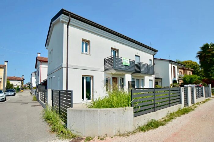 Casa trilocale in vendita in Via Cesare Battisti, Ceggia