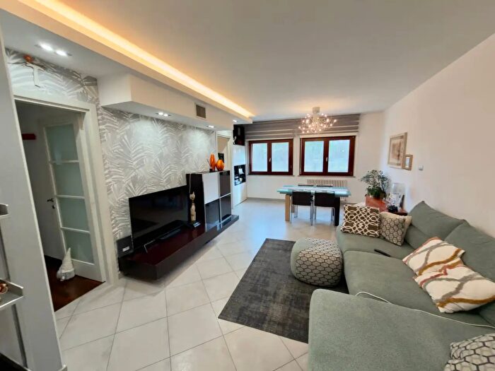 Appartamento con 7 locali in vendita in Via Bellocchi d, Fabriano