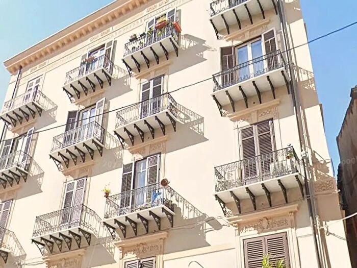 Appartamento con 5 locali in vendita in Via Calderai, Palermo