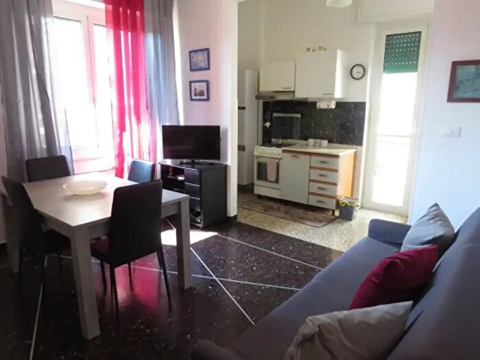 Appartamento trilocale in affitto in Via Pietro Ameglio, Genova