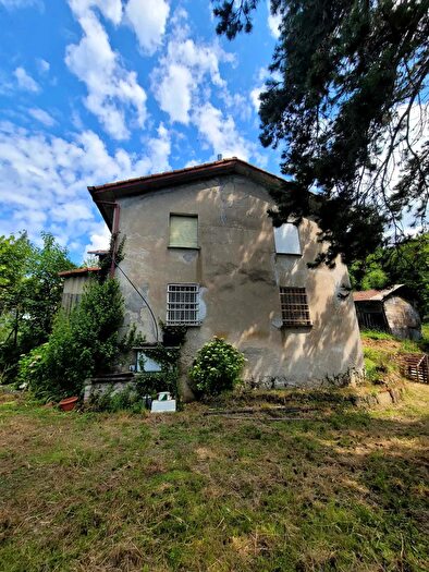 Appartamento con 10 locali in vendita in Via Campi, Serra Ricco