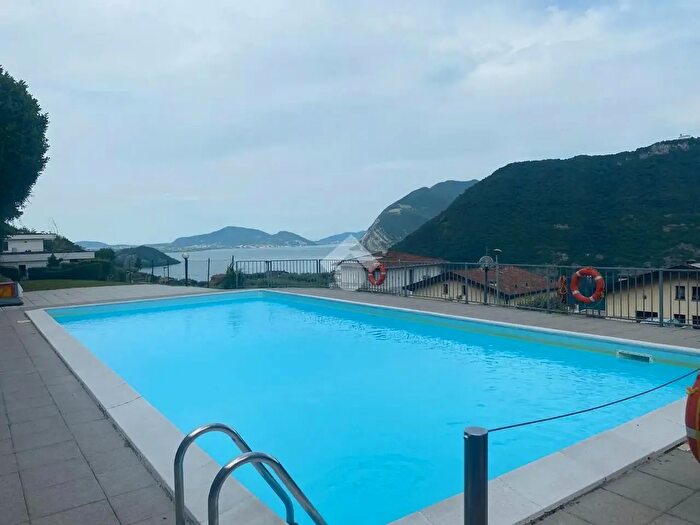 Appartamento trilocale in vendita in Via De Gasperi, Sale Marasino