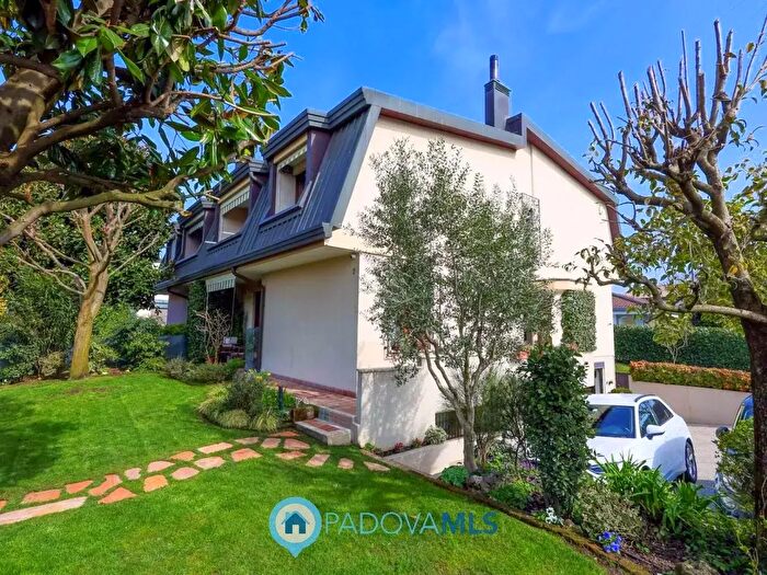 Casa con 6 locali in vendita in Via Santa Maria Ausiliatrice, Selvazzano Dentro