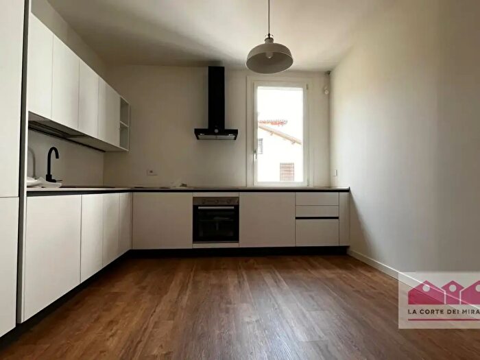 Appartamento trilocale in affitto in Contrà Porti, Vicenza