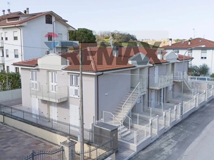 Appartamento quadrilocale in vendita in Via Tevere, Ostra