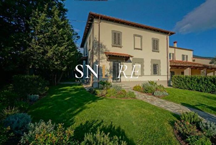 Casa con 6 locali in vendita in Via del Gioiello, Firenze