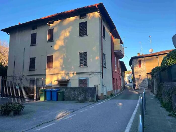 Casa con 6 locali in vendita in Via Michelangelo, Lecco