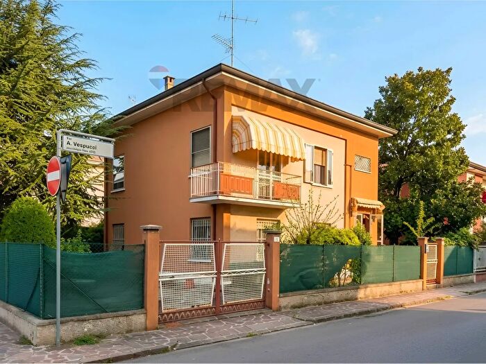 Casa con 5 locali in vendita in Via Amerigo Vespucci, Carpi