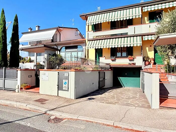 Casa con 5 locali in vendita in Via Bolsena, Montemurlo