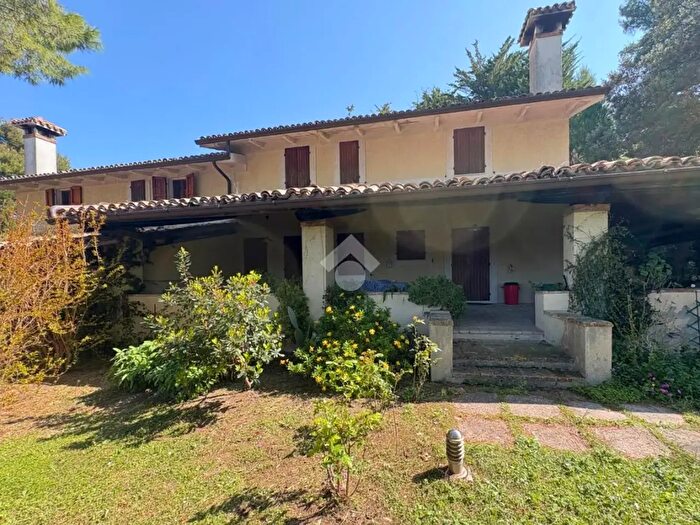 Casa trilocale in vendita in Frazione Massignano, Ancona
