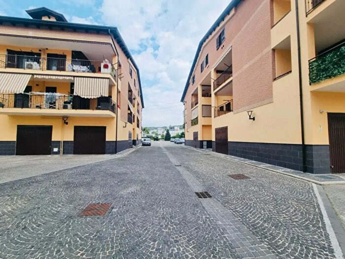 Appartamento trilocale in affitto in Via Viticella, Quarto