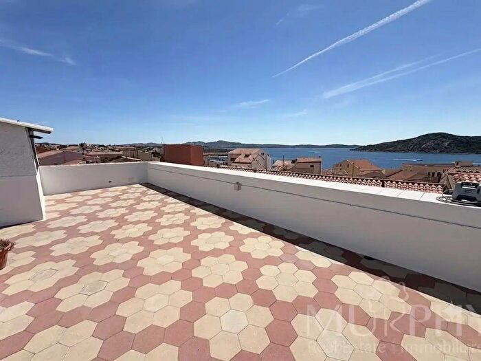 Appartamento quadrilocale in vendita in Via Regina Margherita, La Maddalena