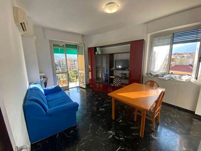 Appartamento quadrilocale in vendita in Piazzale Giuseppe Mazzini, Loano