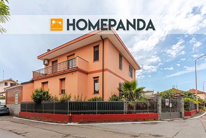 Casa con 14 locali in vendita in Viale Stazione Sangone bis, Moncalieri