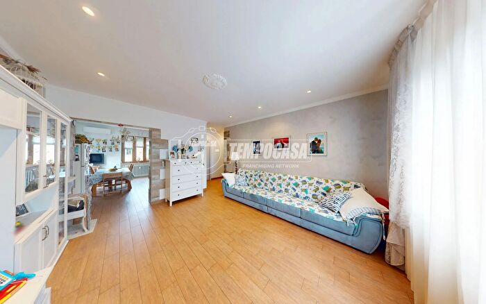 Appartamento quadrilocale in vendita in Piazza Conti di Rebaudengo, Torino