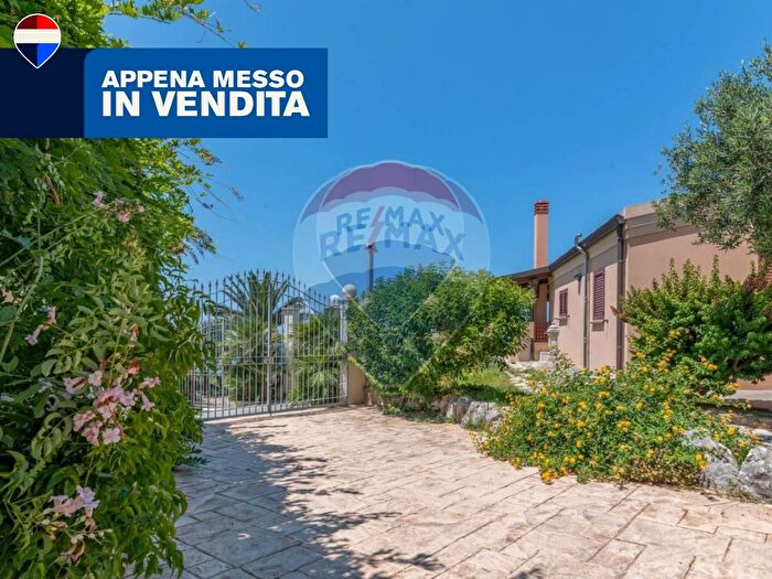 Casa con 8 locali in vendita in Via delle Carpe, Alcamo