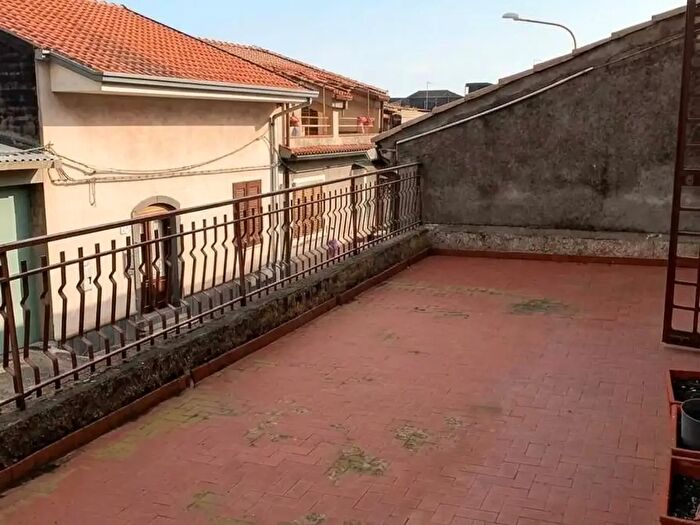 Appartamento con 5 locali in vendita in Via Archimede, Zafferana Etnea