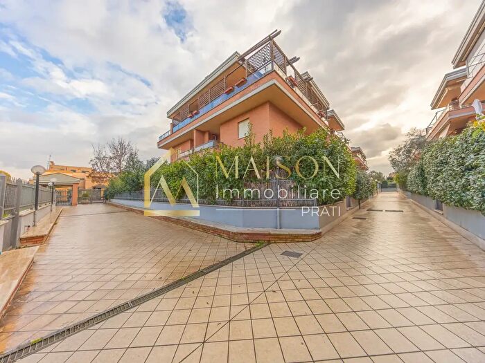 Appartamento trilocale in vendita in Via Ignazio Scimonelli, Roma