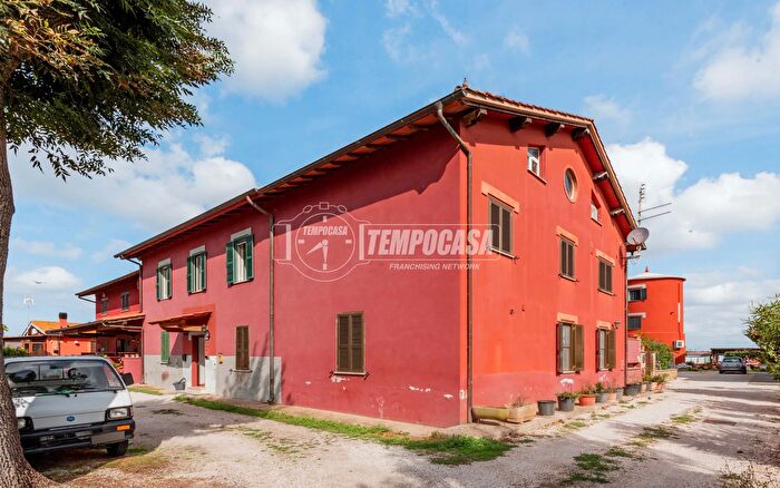 Appartamento con 5 locali in vendita in Viale Maria, Fiumicino